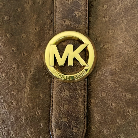 Beautiful ostrich print Michael Kors purse with matching wallet 🤎 - Picture 2 of 8